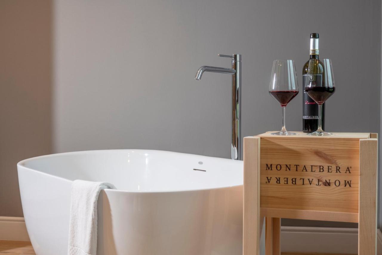 Montalbera Wine Suites Montemagno  ภายนอก รูปภาพ